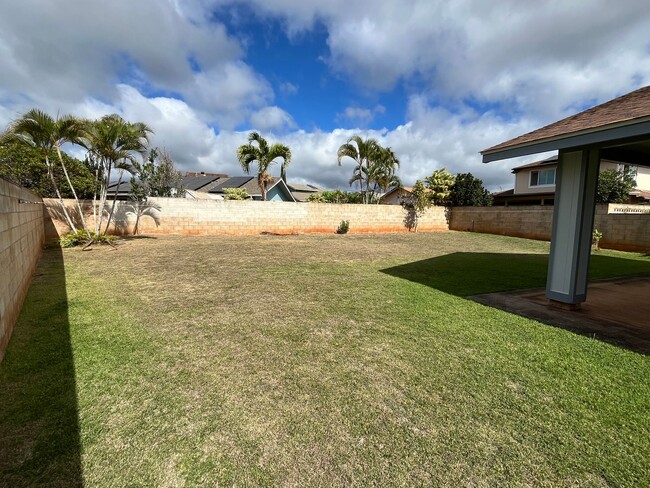 Building Photo - Mililani Town - 2 bedrooms, 1 bathroom hom...