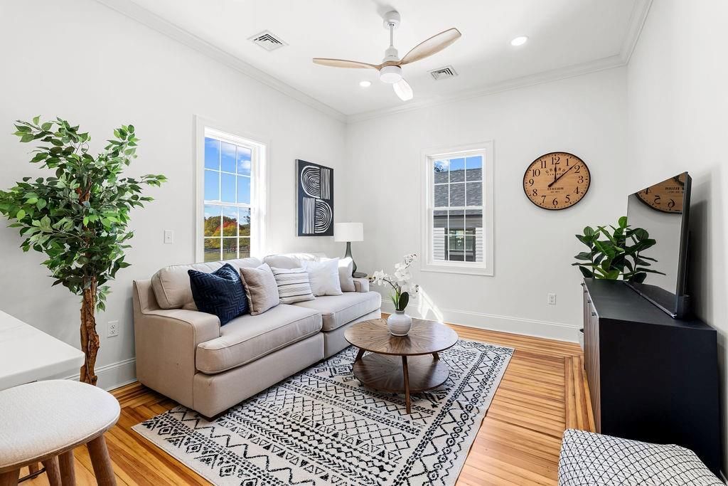 Building Photo - 508 Charles St