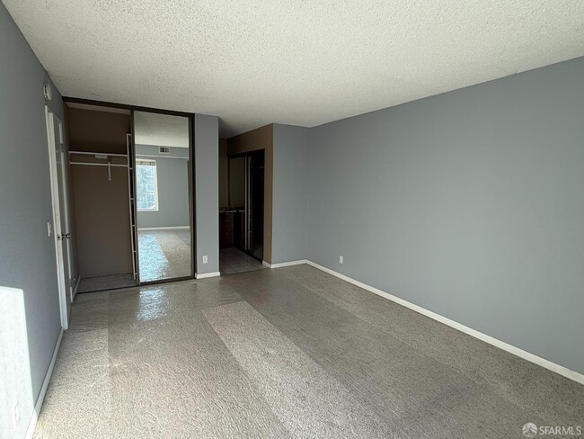 Building Photo - 3660 Knollwood Terrace