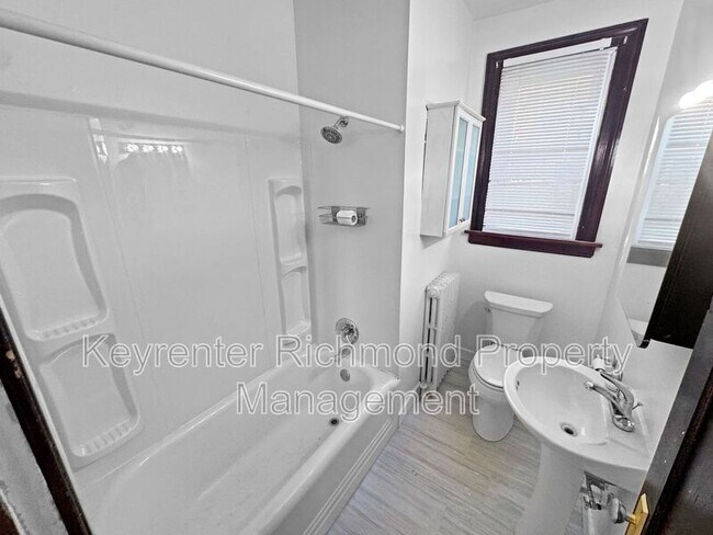 Building Photo - 2806 Hawthorne Ave