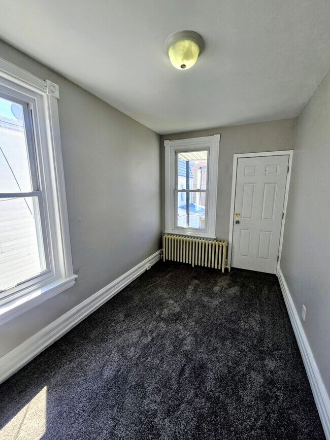 Building Photo - 126 N Penn St