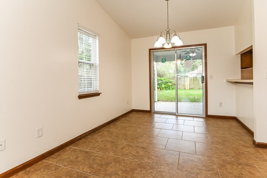 Building Photo - 10873 Hoof Print Dr