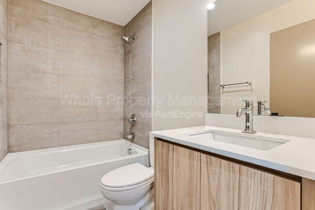 Building Photo - 2321 S High St