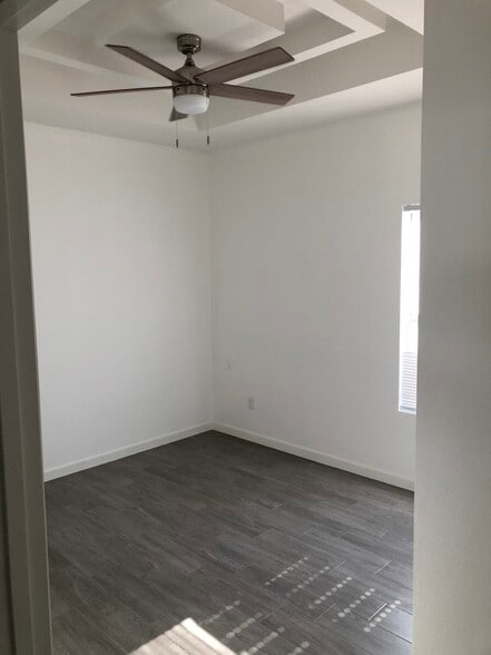 Building Photo - 706 W Carmel Ave