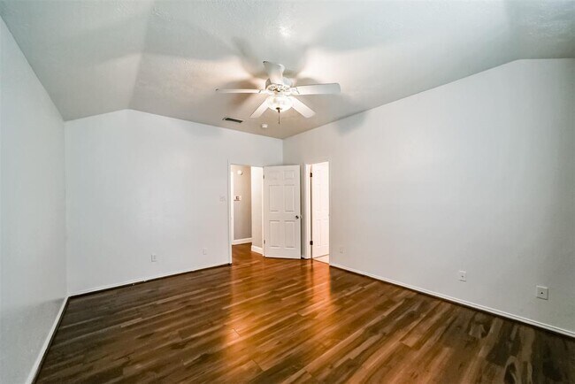 Building Photo - 8131 Split Oak Dr