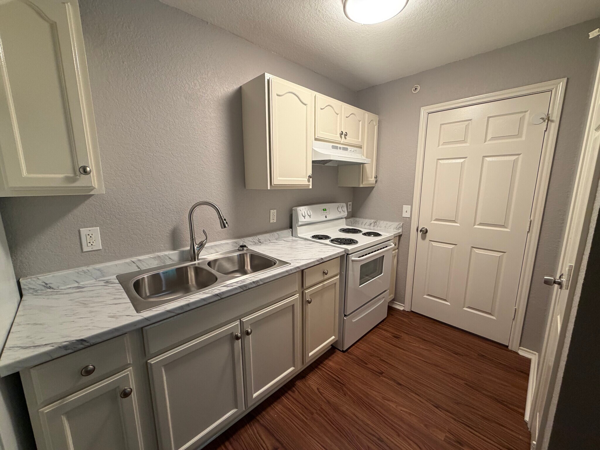 Building Photo - 11106 Bel Air Dr
