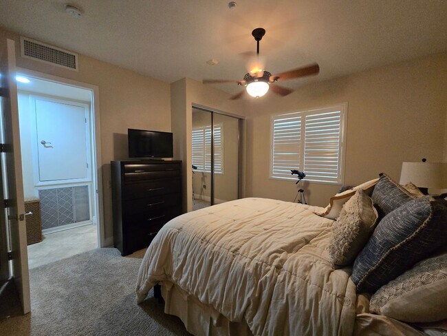 Building Photo - An Amazing Furnished 3 Bedroom Condo at La...