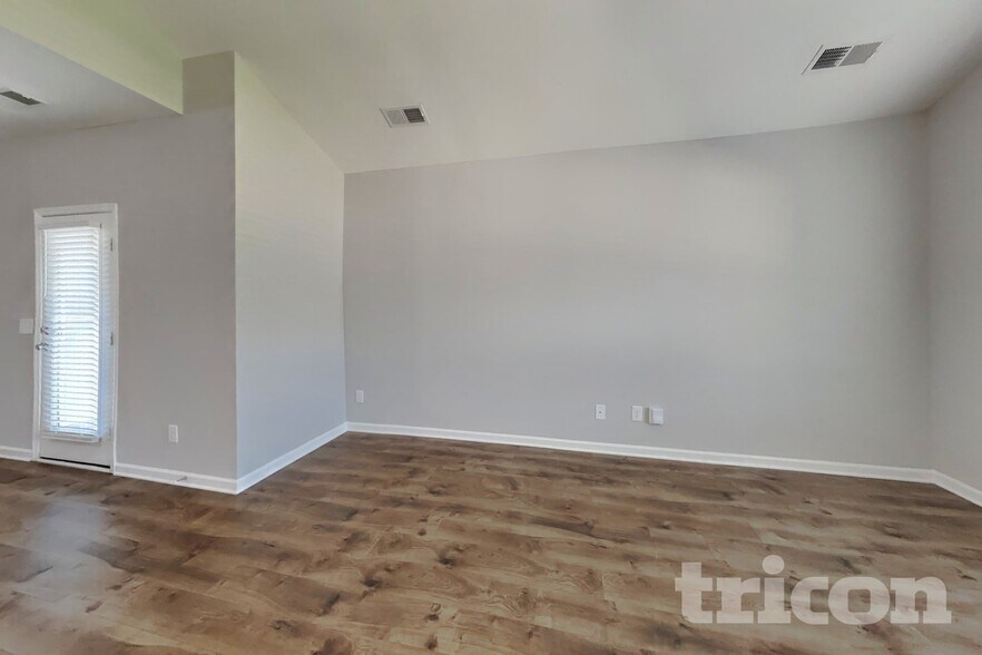 Building Photo - 741 W Coker Way