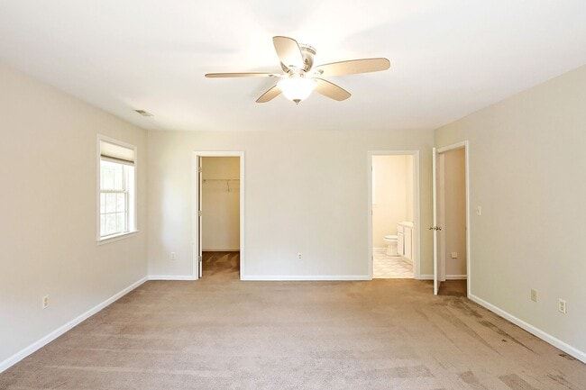Building Photo - Move-In Ready, Dog-Friendly Preddy Creek Home