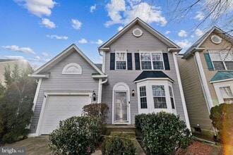 Building Photo - 9 Sharon Ln