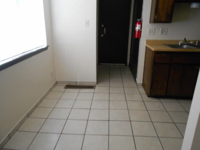 Building Photo - 401 Dunes Ct SE