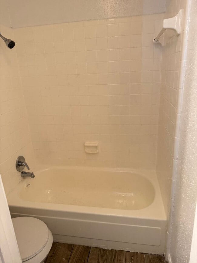 Building Photo - 3 bed, 2 bath, second floor condo