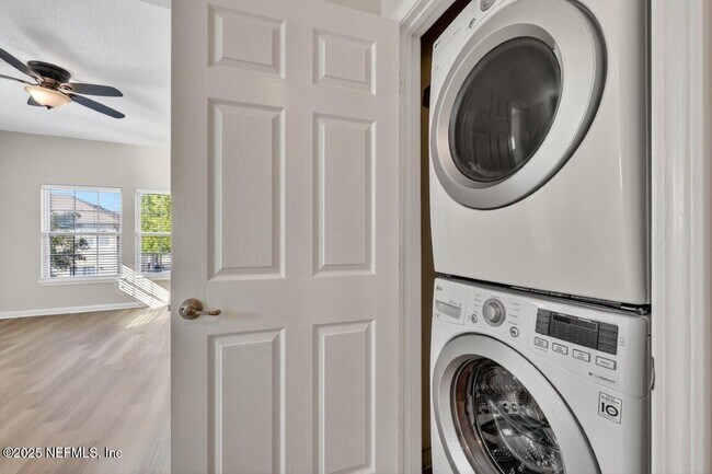 Building Photo - 11274 Estancia Villa Cir