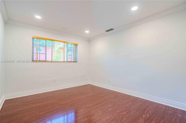 Building Photo - 10241 SW 99th Ave