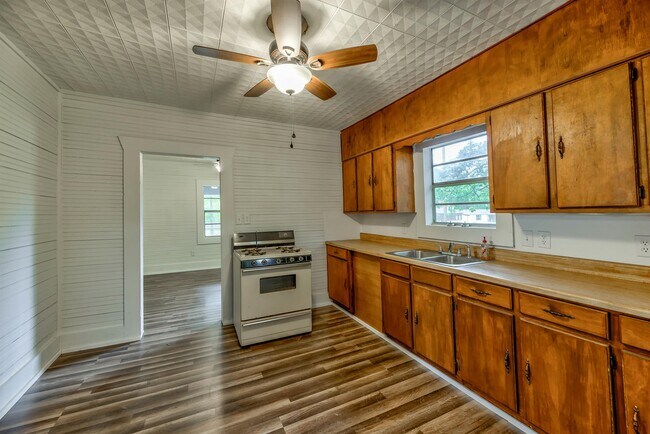 Building Photo - 543 FM 1013