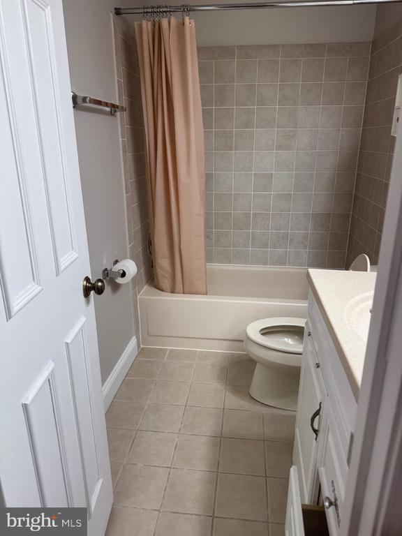 Building Photo - 2540 Fairfax Dr