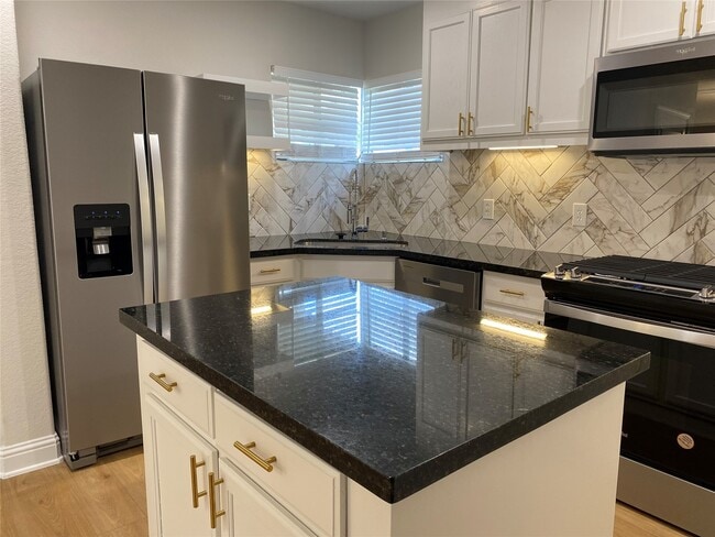 Building Photo - 4901 Winnetka St