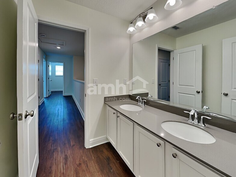 Building Photo - 20554 Calla Lily Dr