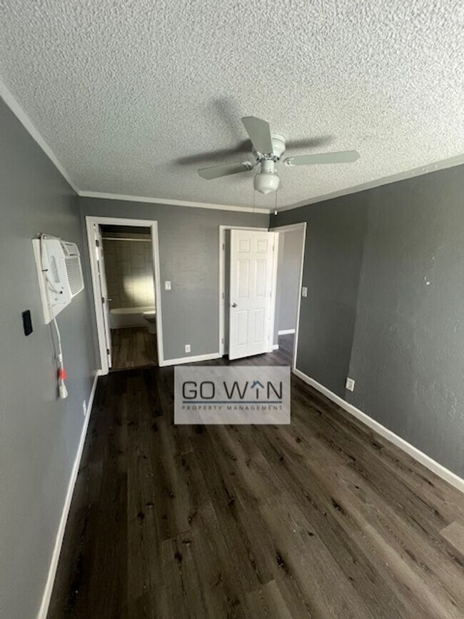 Building Photo - 1836 E Harvard St