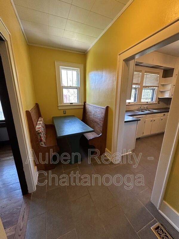 Building Photo - 3211 Montview Dr