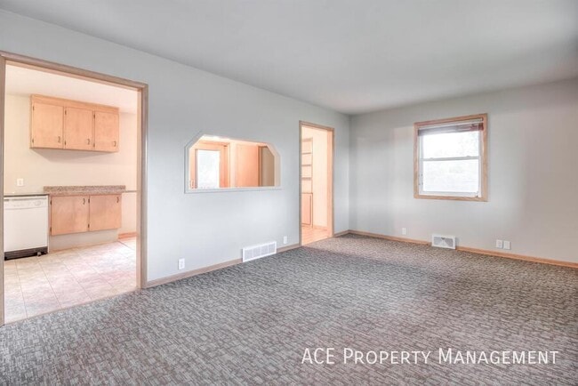 Building Photo - 2717 Lawndale Dr