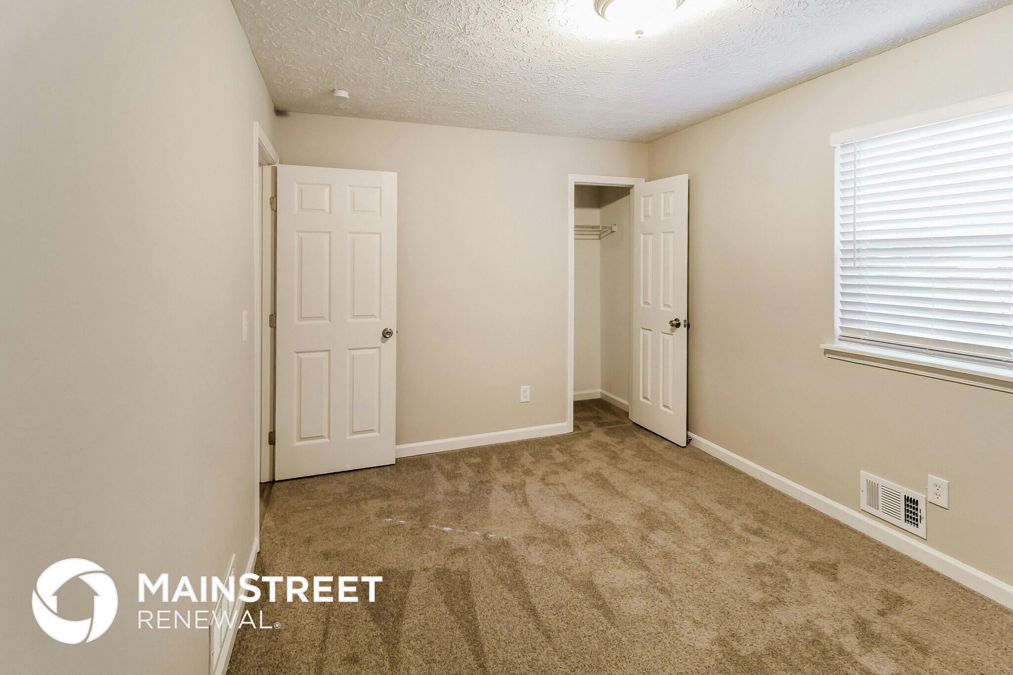 Building Photo - 635 Lakeridge Cir SE