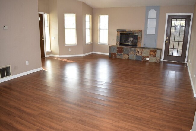 Building Photo - 1322 Len Way