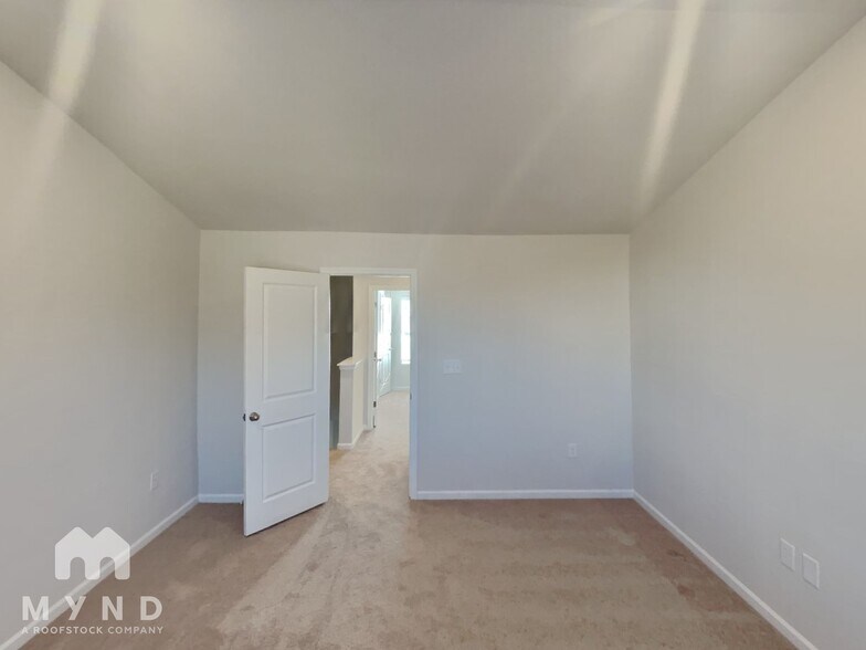 Building Photo - 126 Lightning Dr