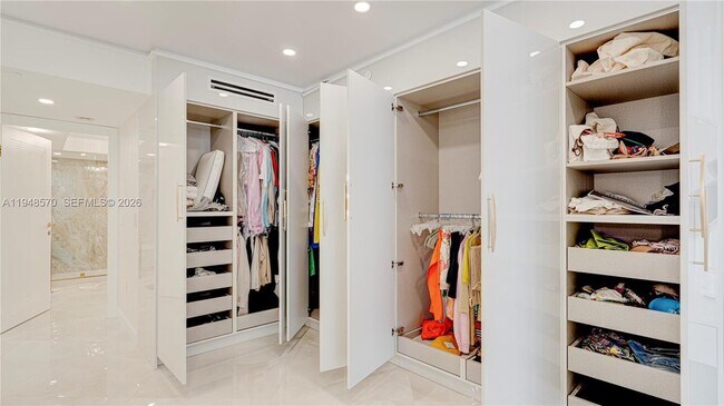 Building Photo - 16711 Collins Ave