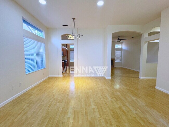 Building Photo - 2736 Genesee Dr