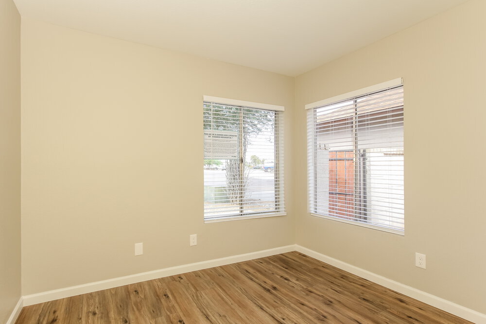 Building Photo - 11942 N 73rd Ave