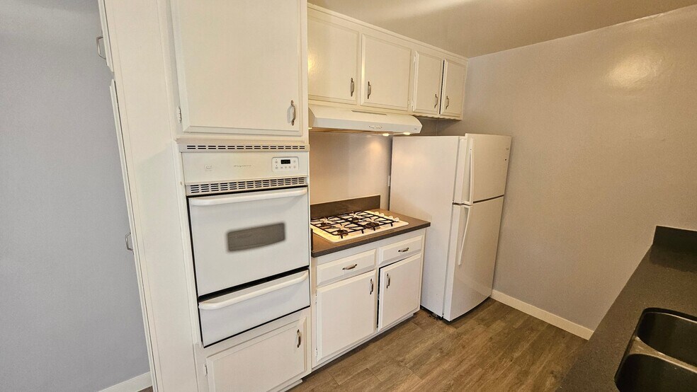 Building Photo - 545 Hayworth Ave