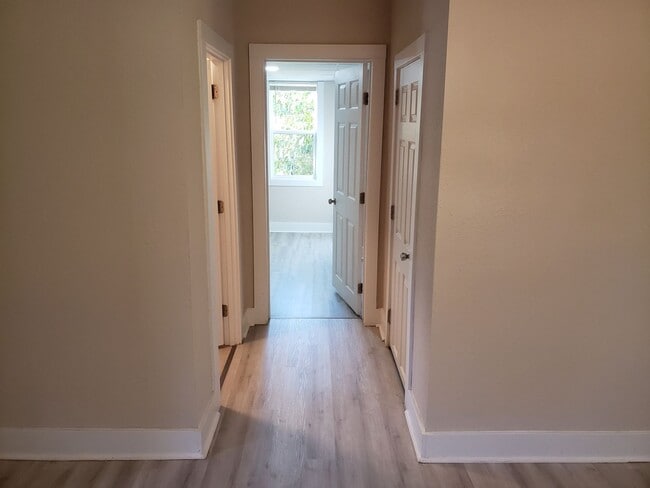 Building Photo - Spacious 2-Bedroom, 1-Bathroom Home AVAILABLE NOW!!