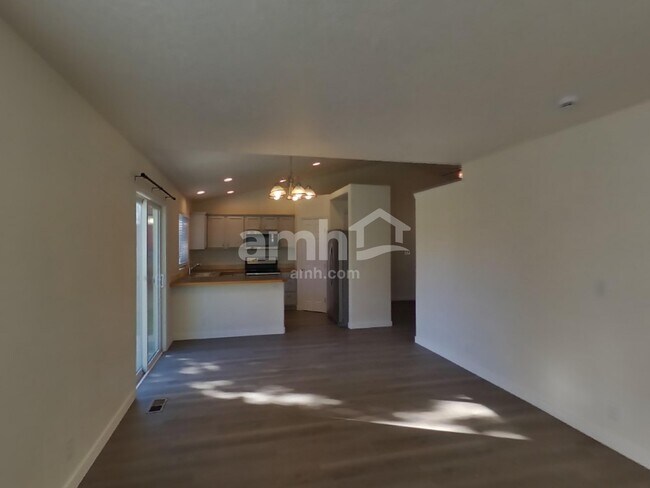 Building Photo - 495 E Whitbeck St