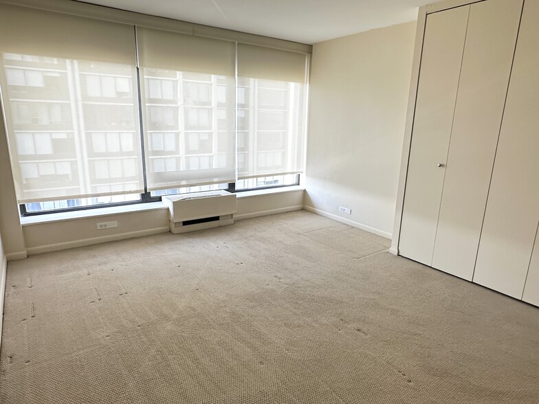 Bedroom 2 - 5445 N Sheridan Rd