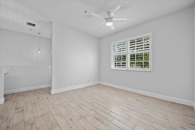 Building Photo - 152 Village Blvd