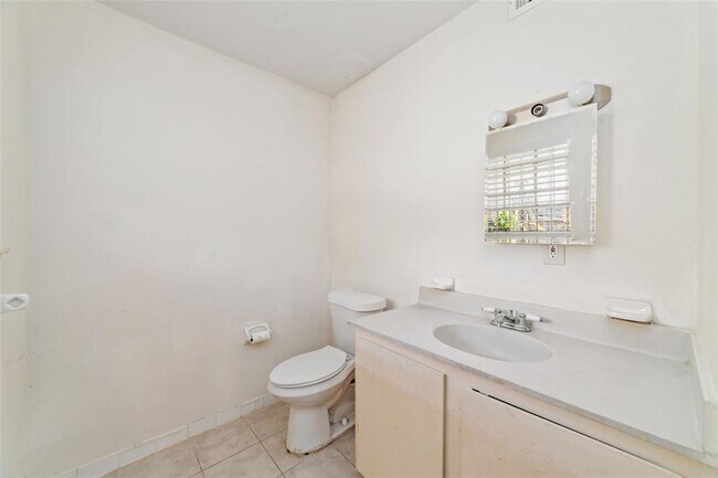 Building Photo - 6201 Ranchester Dr