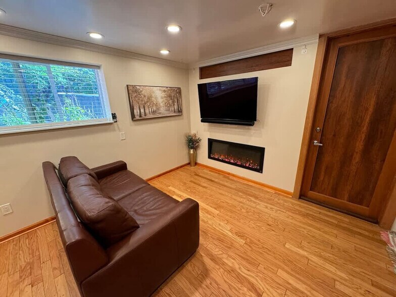 Building Photo - 3148 College Ave