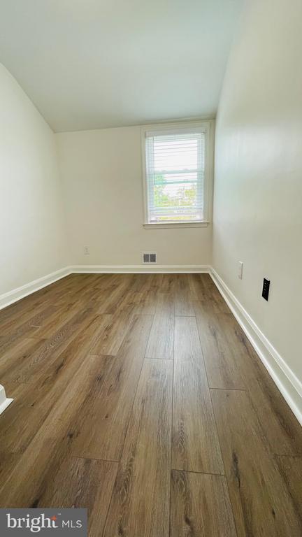 Building Photo - 5015 Wilkens Ave