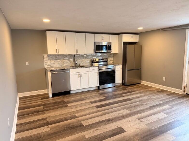 Kitchen angle 1. - 396 Main St