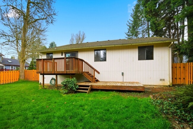 Building Photo - 21979 SW Mandan Dr