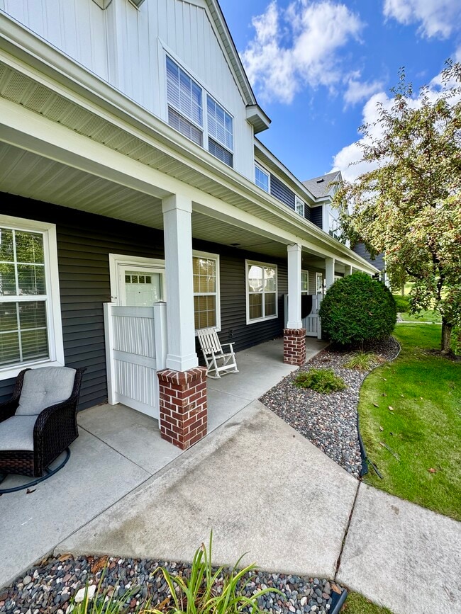 Building Photo - 6819 Narcissus Ln N