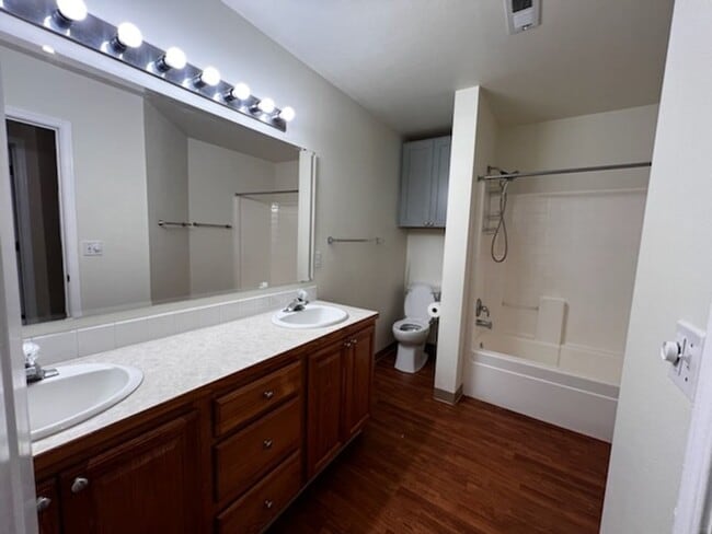 Building Photo - Elegant home in UP with primary bedroom suite on main level