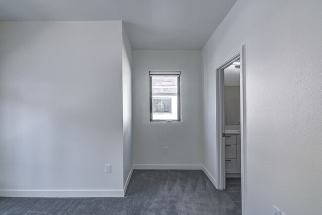 Building Photo - 3265 Fairfax St