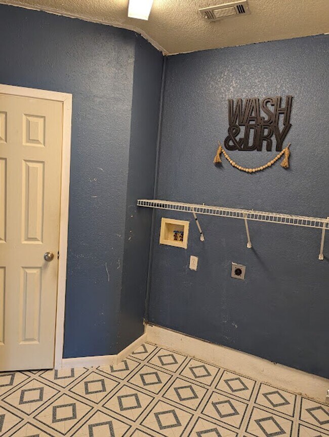 Building Photo - Adorable 3 BD 1 BA House 5 Min to Downtown Springdale