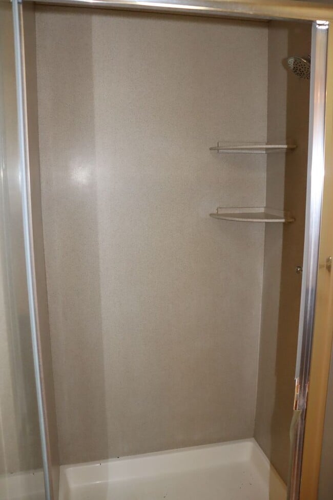 Building Photo - Spacious Downtown Condo