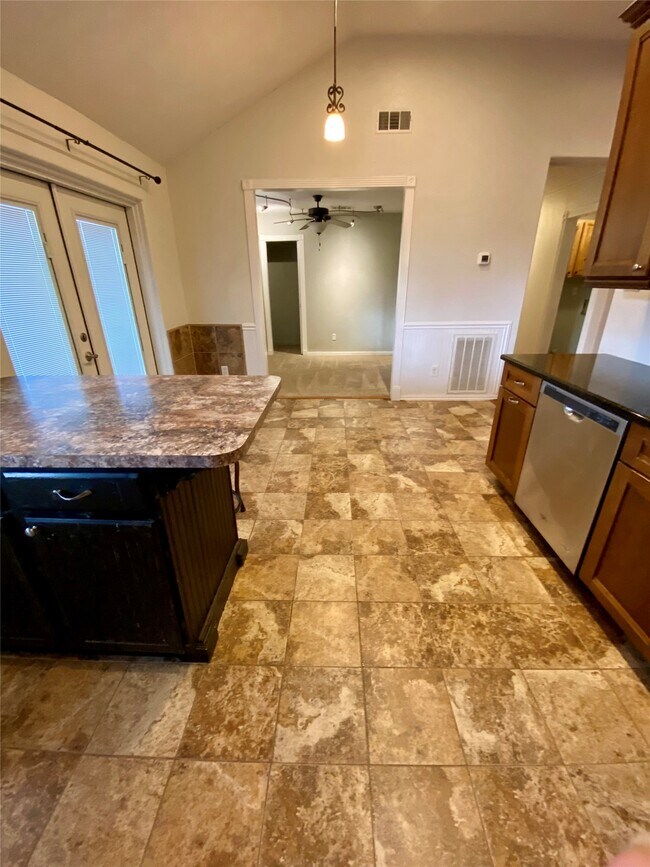 Building Photo - 3003 Briar Dr