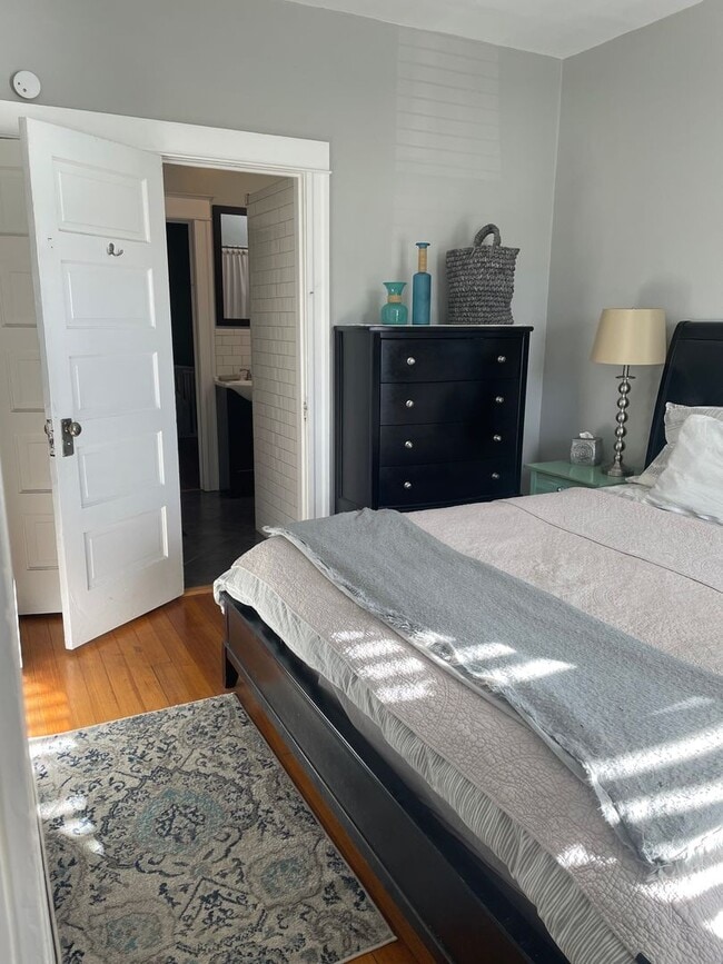 Building Photo - Charming duplex available in Cherry Creek North, one of Denver’s most sought-after neighborhoods!