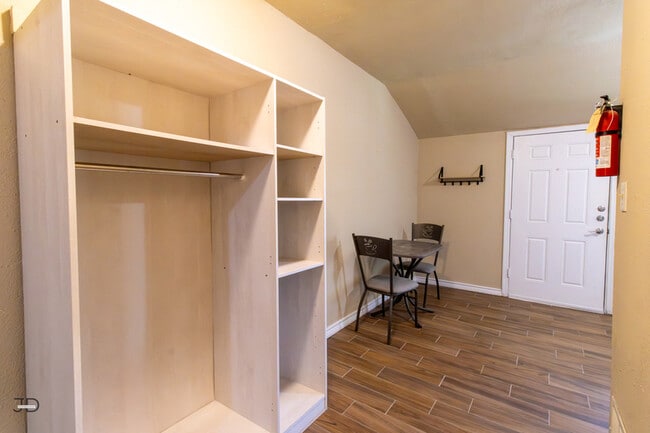 Building Photo - 1704 Fairfax Ave