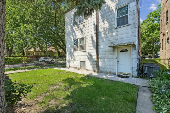 Building Photo - 3801 N Lawndale Ave